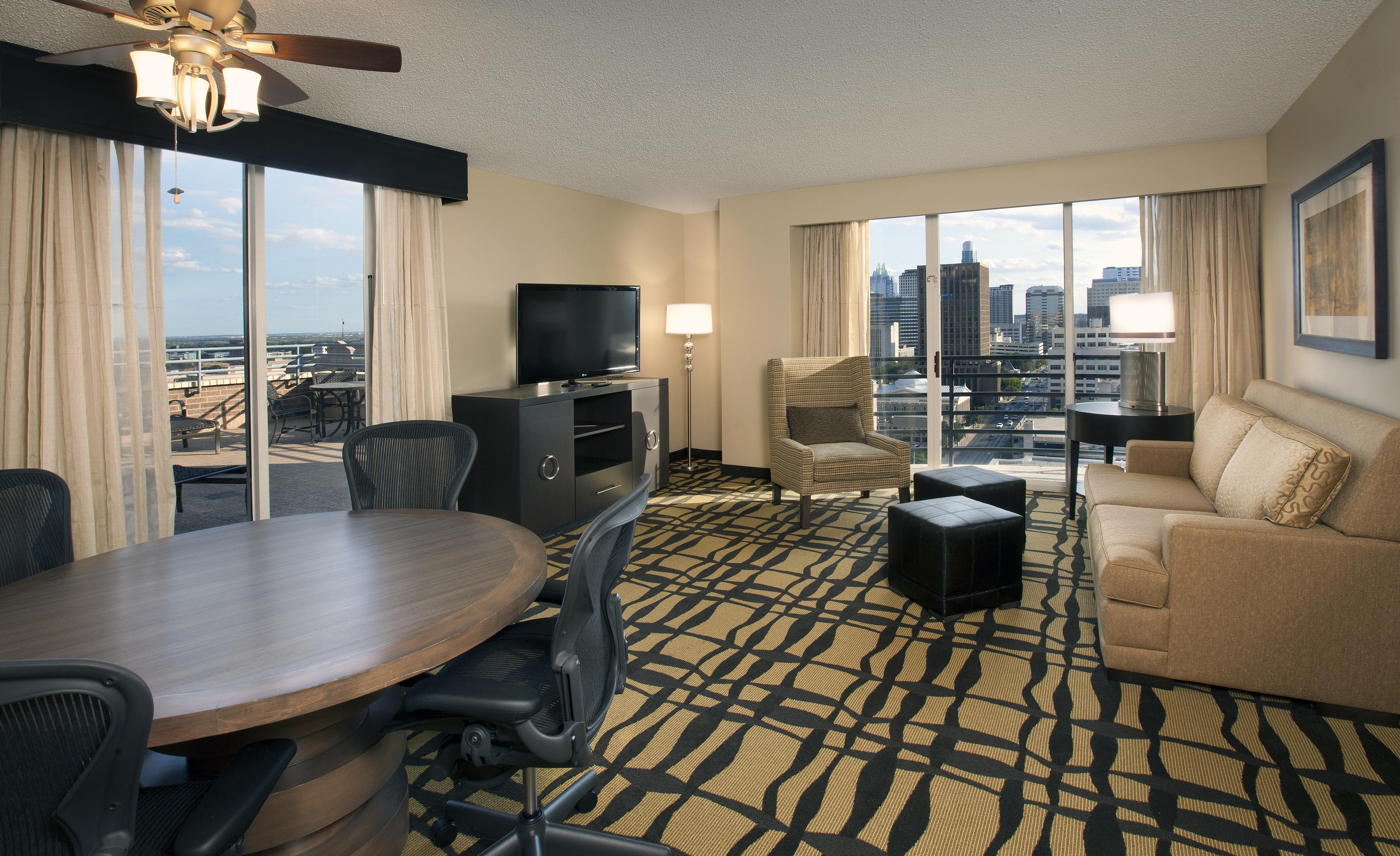 Doubletree Suites By Hilton Austin Downtown Capitol Room photo