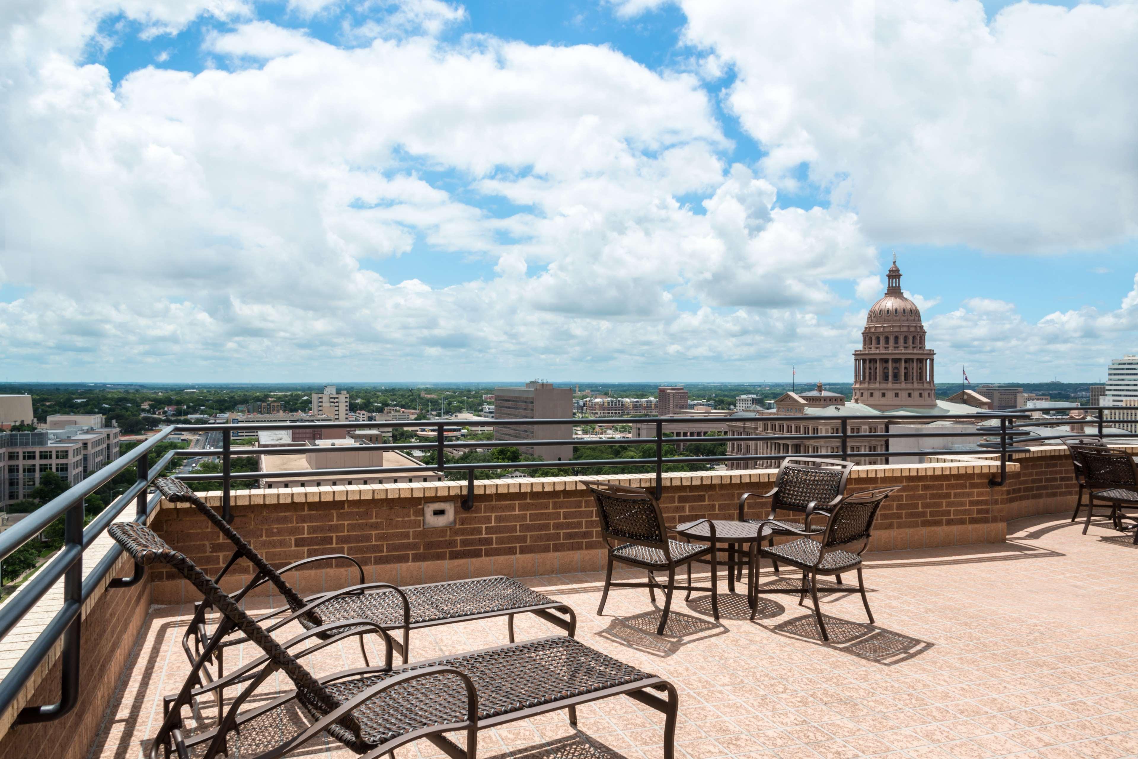 Doubletree Suites By Hilton Austin Downtown Capitol Exterior photo