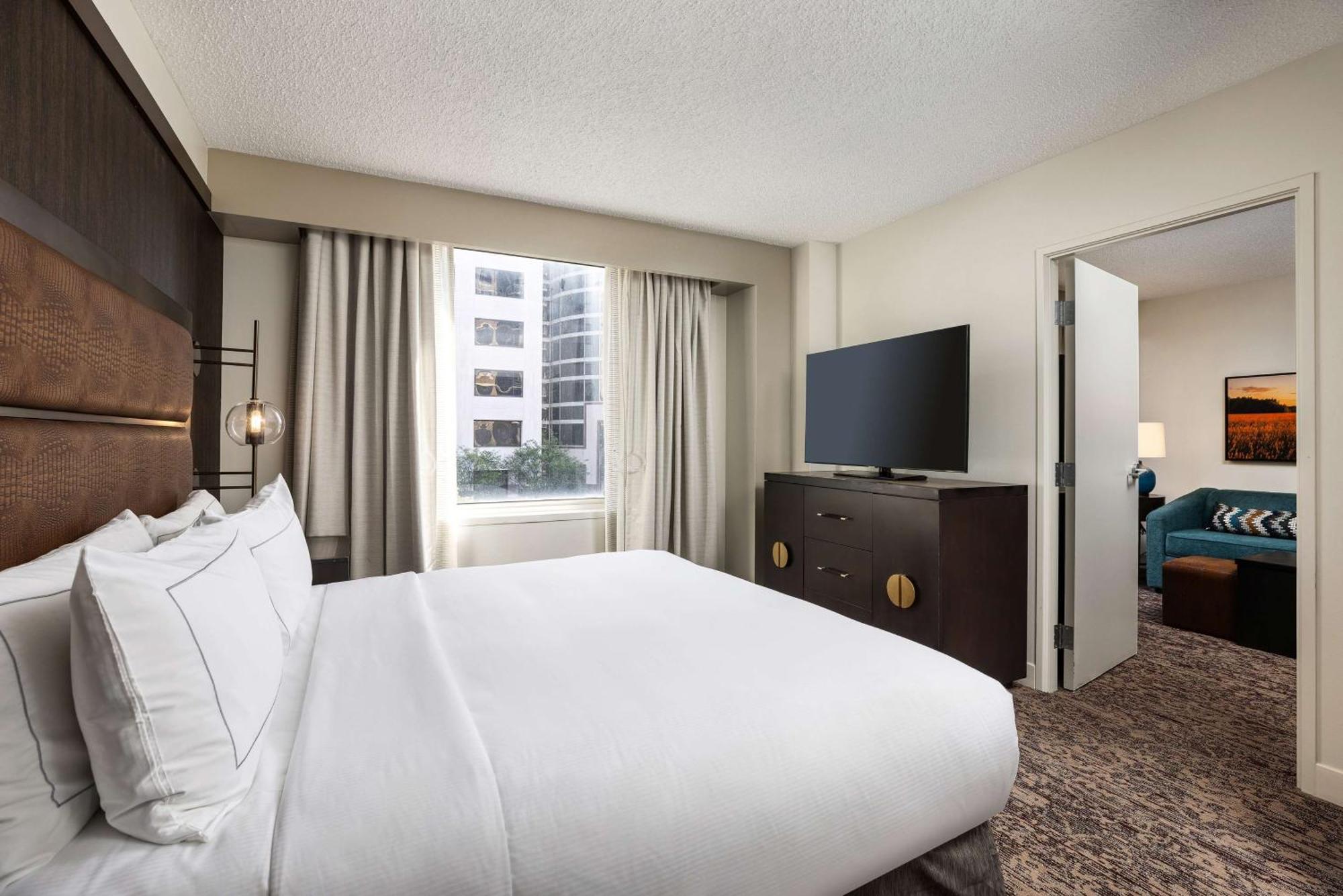 Doubletree Suites By Hilton Austin Downtown Capitol Exterior photo