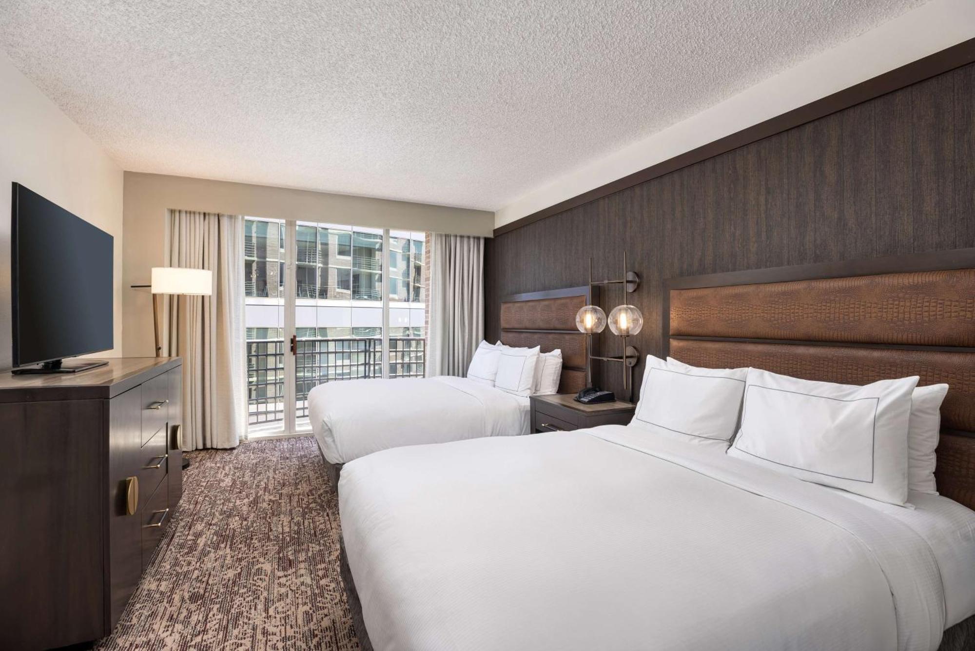 Doubletree Suites By Hilton Austin Downtown Capitol Exterior photo