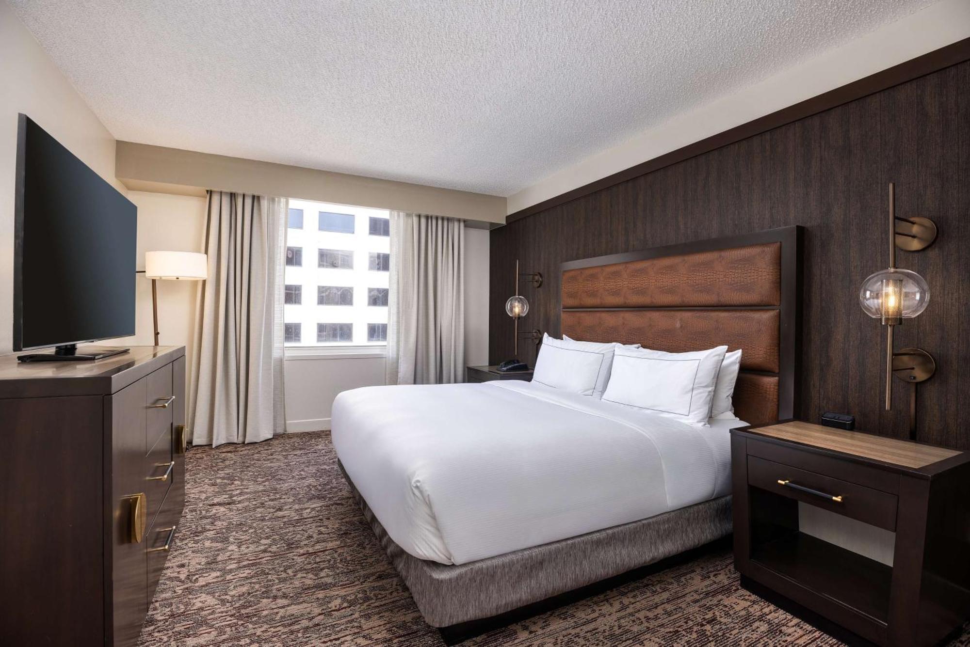 Doubletree Suites By Hilton Austin Downtown Capitol Exterior photo