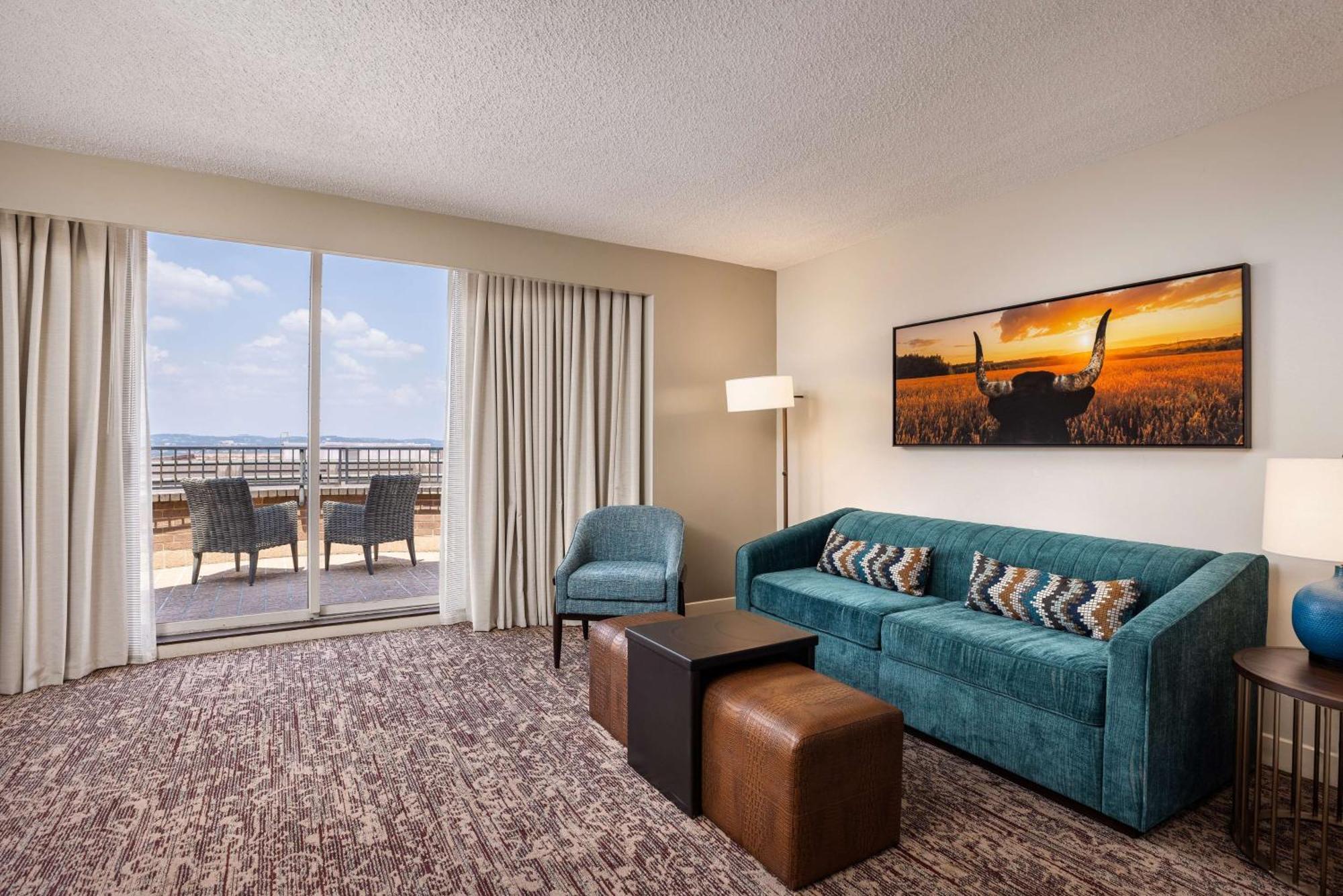 Doubletree Suites By Hilton Austin Downtown Capitol Exterior photo