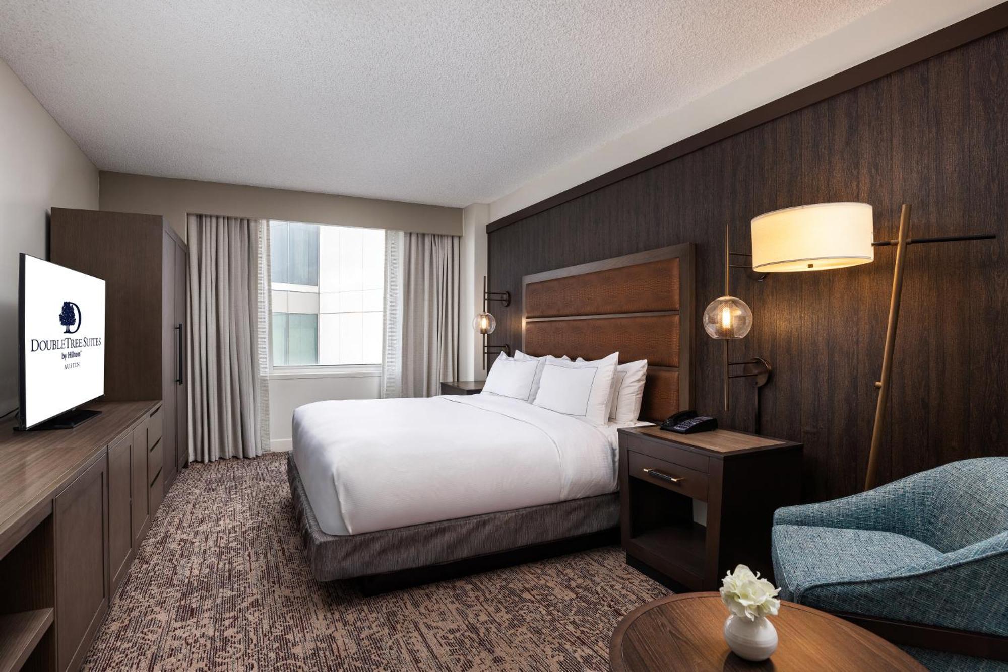 Doubletree Suites By Hilton Austin Downtown Capitol Exterior photo