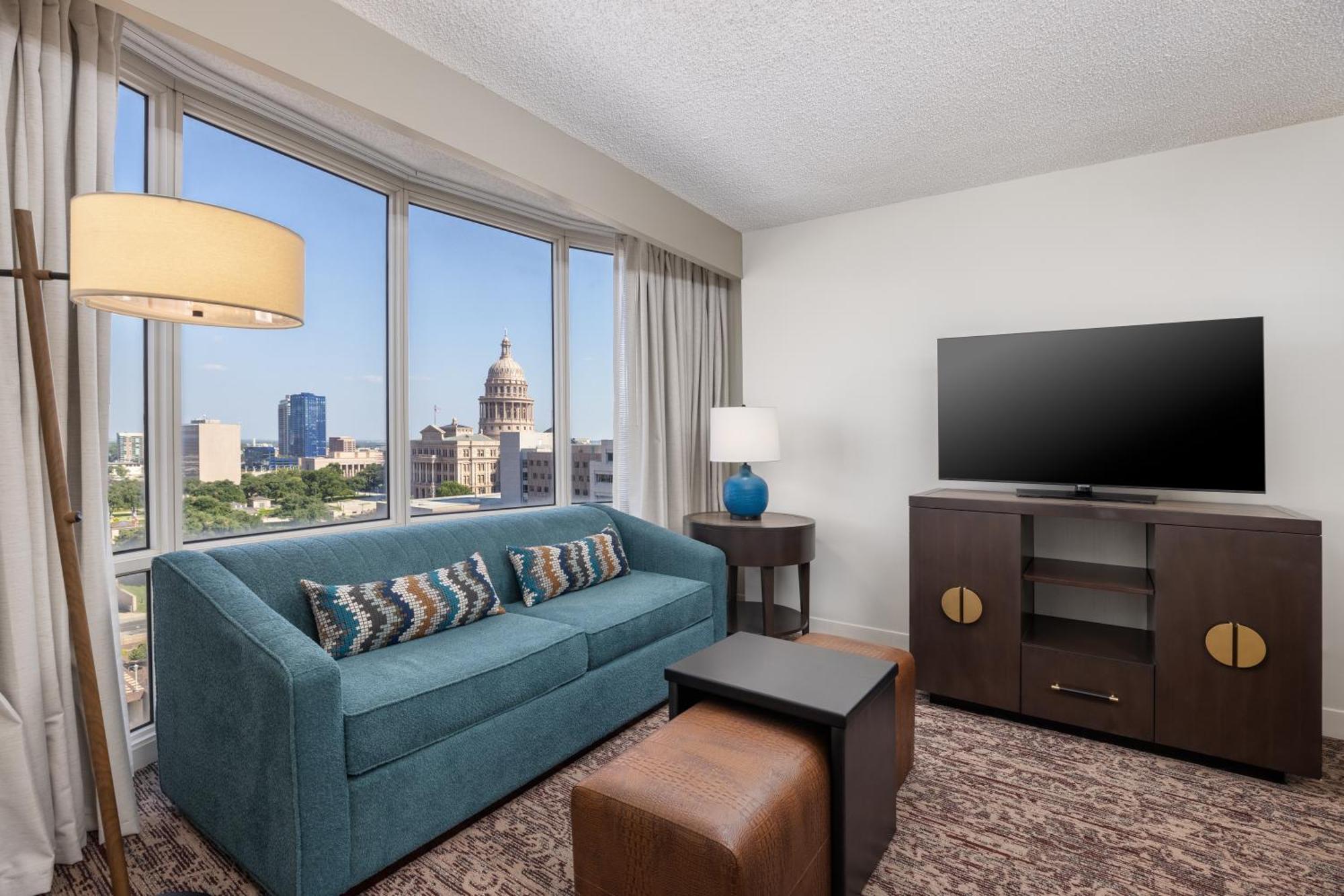 Doubletree Suites By Hilton Austin Downtown Capitol Exterior photo