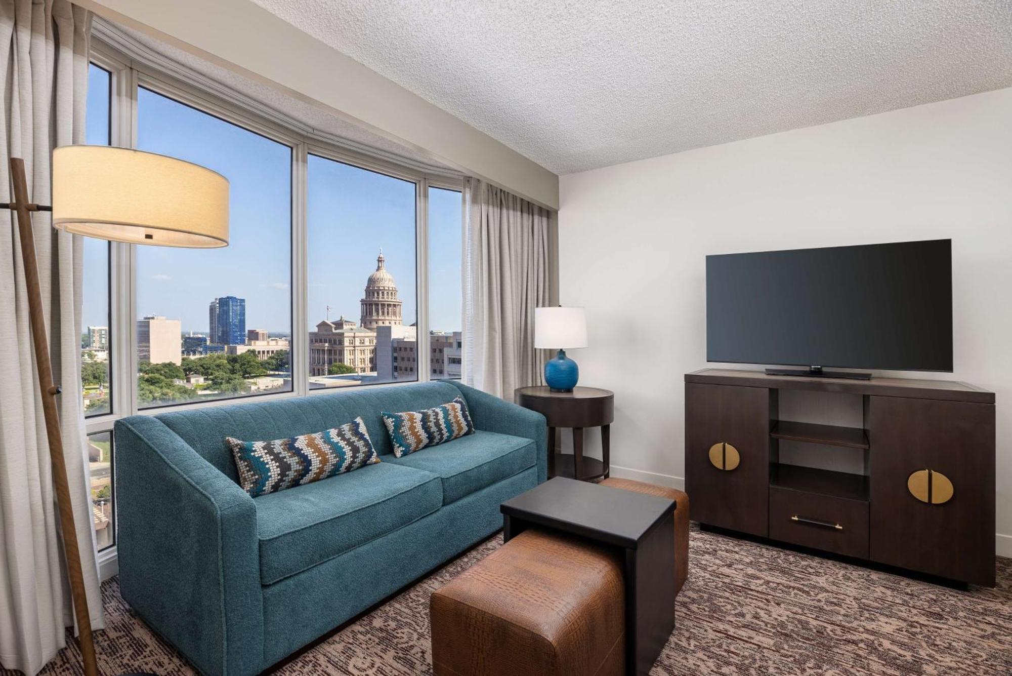 Doubletree Suites By Hilton Austin Downtown Capitol Exterior photo