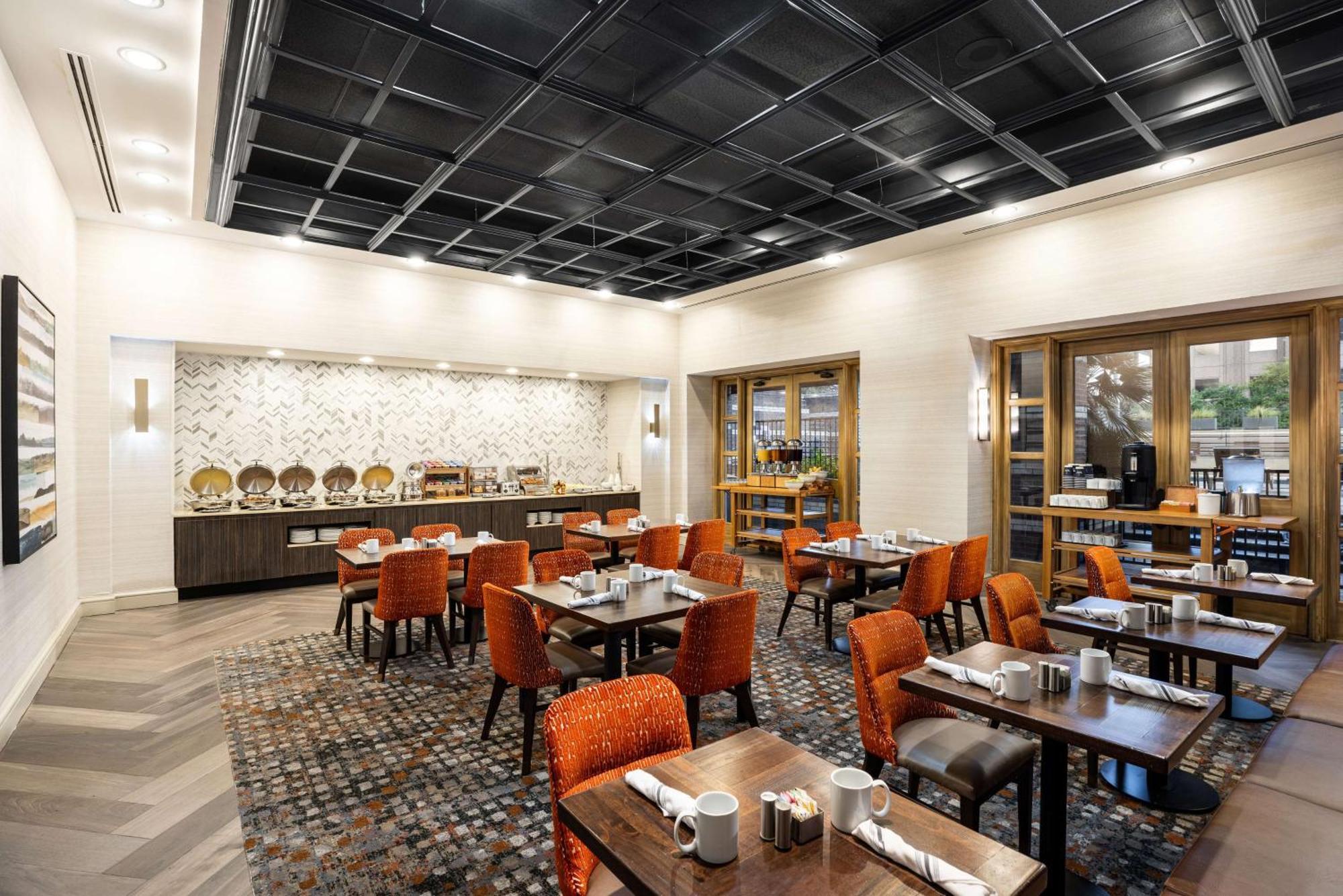 Doubletree Suites By Hilton Austin Downtown Capitol Exterior photo
