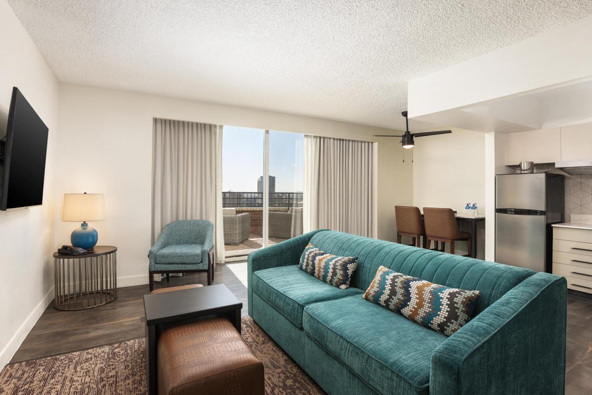 Doubletree Suites By Hilton Austin Downtown Capitol Exterior photo