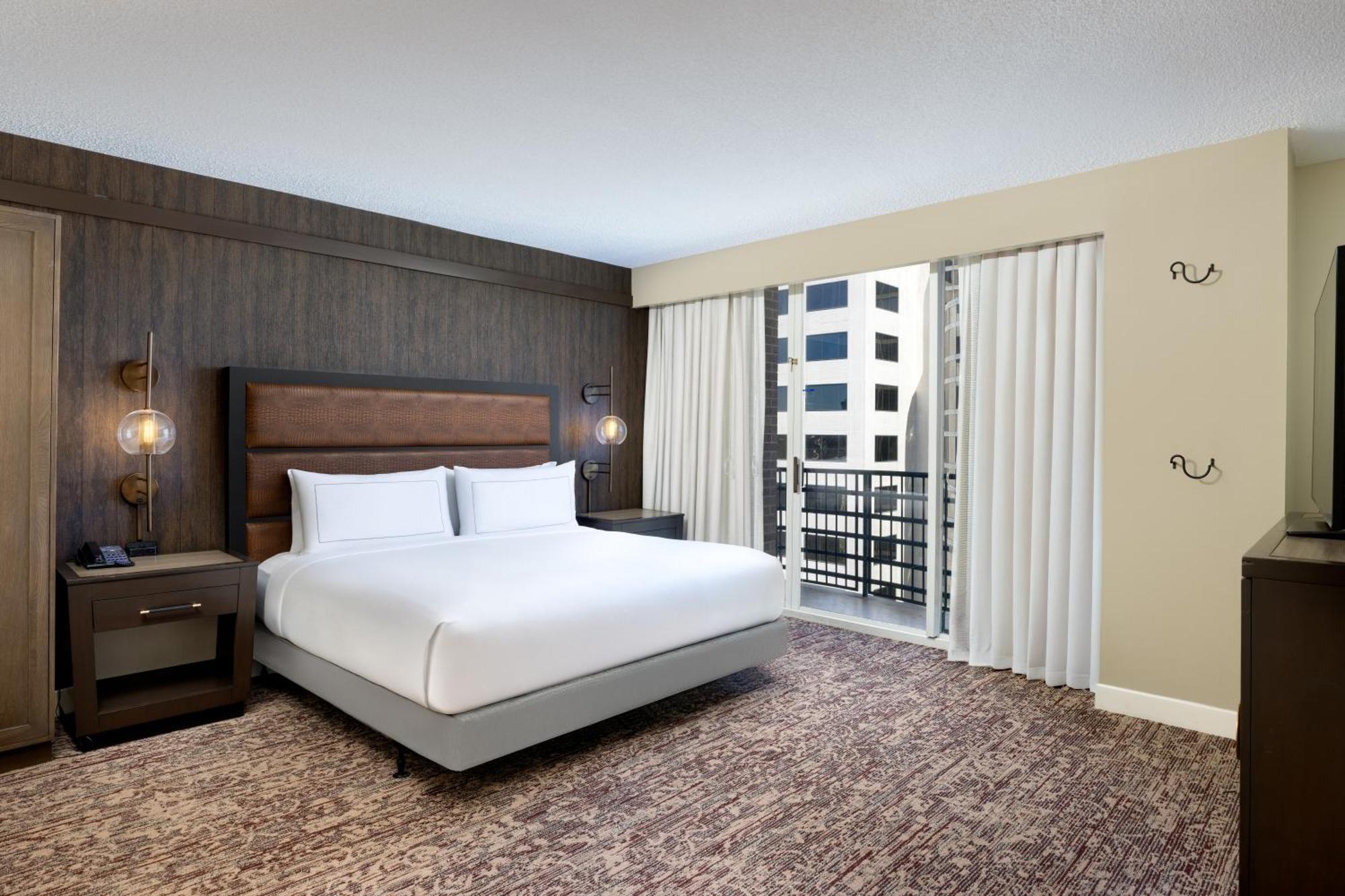 Doubletree Suites By Hilton Austin Downtown Capitol Exterior photo