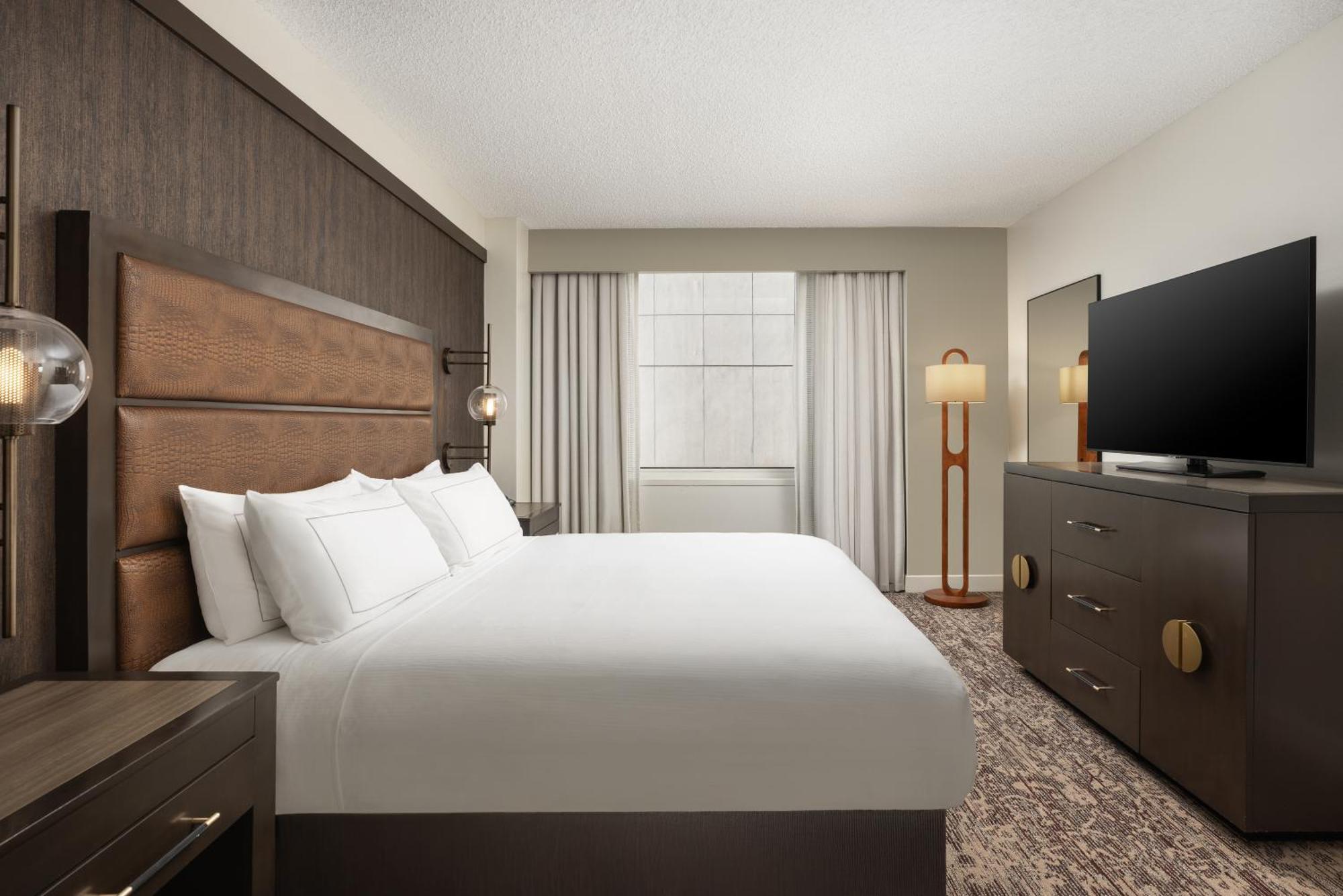 Doubletree Suites By Hilton Austin Downtown Capitol Exterior photo